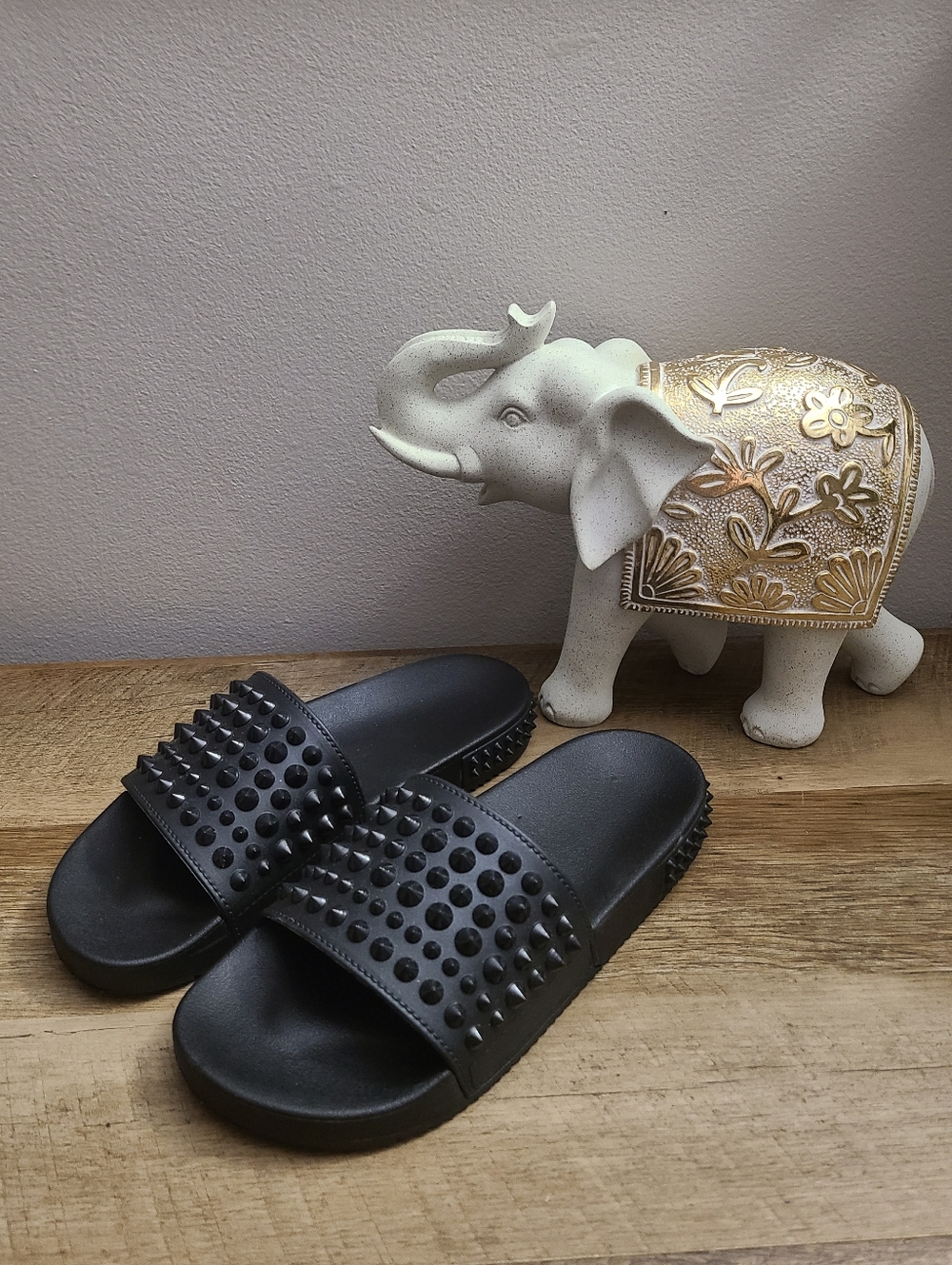 🖤 Women's Spiky Studded Black Slide Sandals Size 8 - Picture 2 of 11
